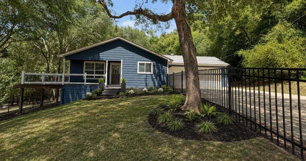 445 Loop Drive, Livingston