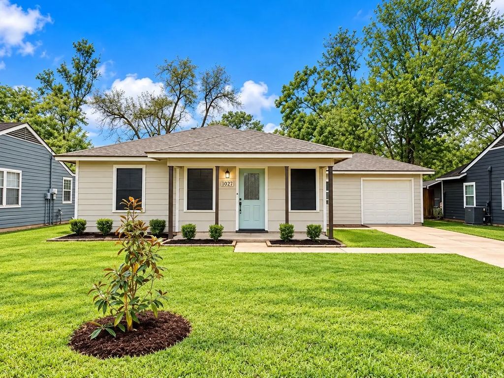 1232 San Felipe Street, Angleton