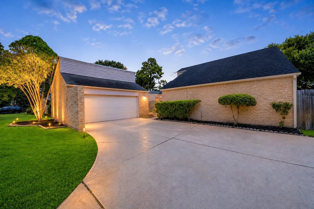 2219 Valley Manor Drive, Missouri City