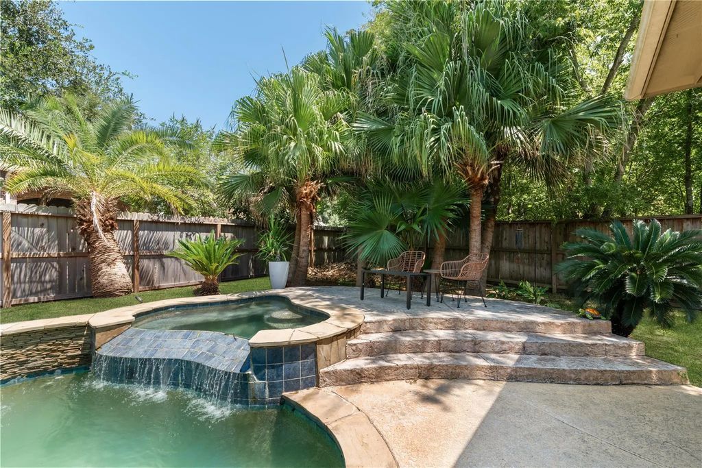 2525 W Ranch Drive, Friendswood