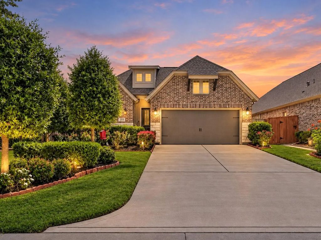 211 Selado Creek Drive, Conroe