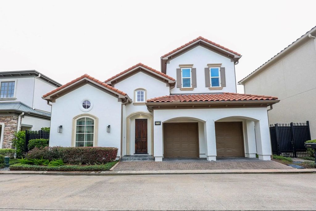2702 Tudor Manor, Houston