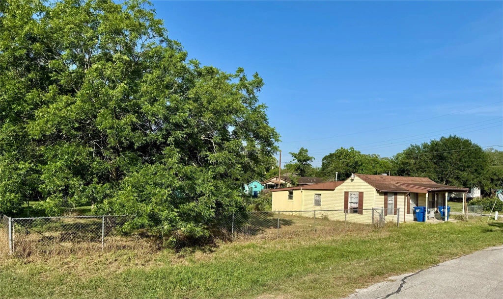 910 E East Street, Eagle Lake