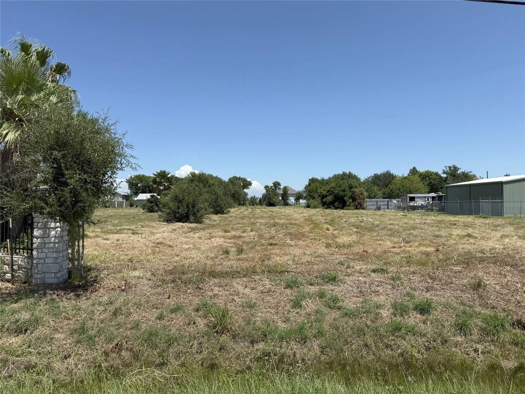 2336 E Bayshore Drive, Dickinson