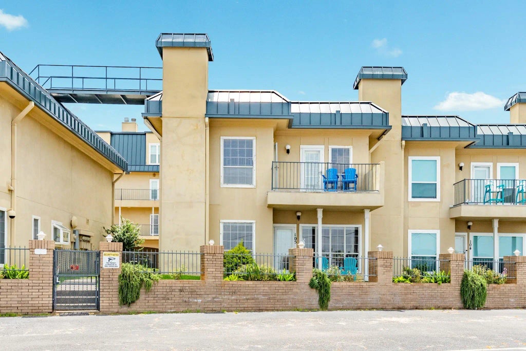 921 Marine Drive 105, Galveston