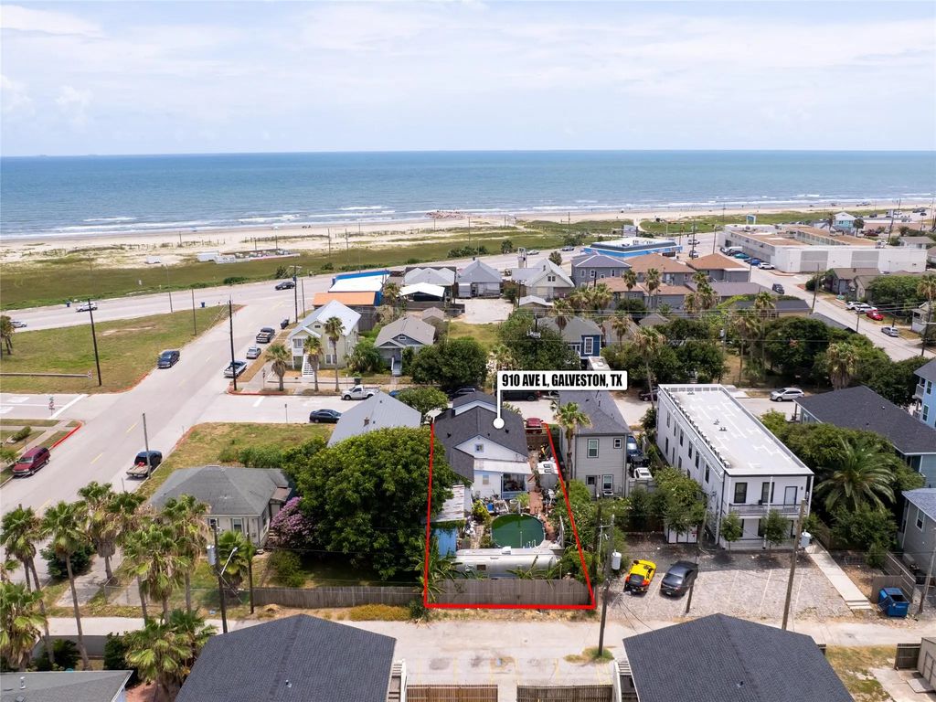 910 Avenue L, Galveston