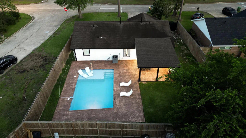 12115 Wood Forest Drive, Houston