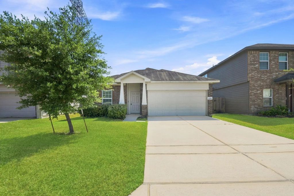 17218 Erin Oaks Lane, Humble