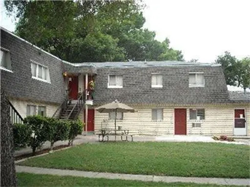 499 W San Antonio, Lockhart