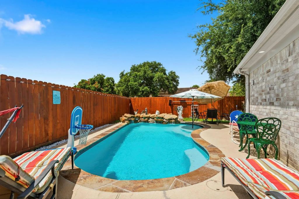 2111 Yosemite Ridge Court, Katy