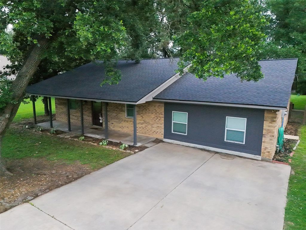 504 Walnut Street, Waller