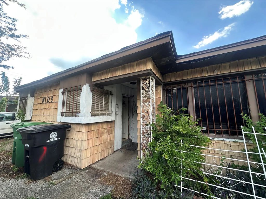 8105 Howard Drive, Houston
