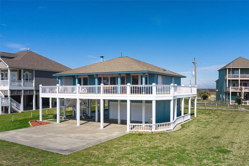 3225 Sea Castle Drive, Crystal Beach