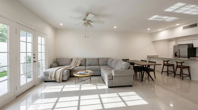 384 Wilcrest Drive 384, Houston