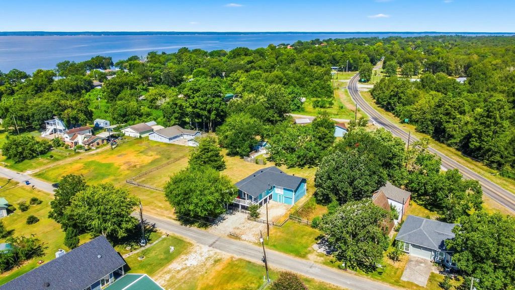 150 Bay Haven Boulevard, Livingston