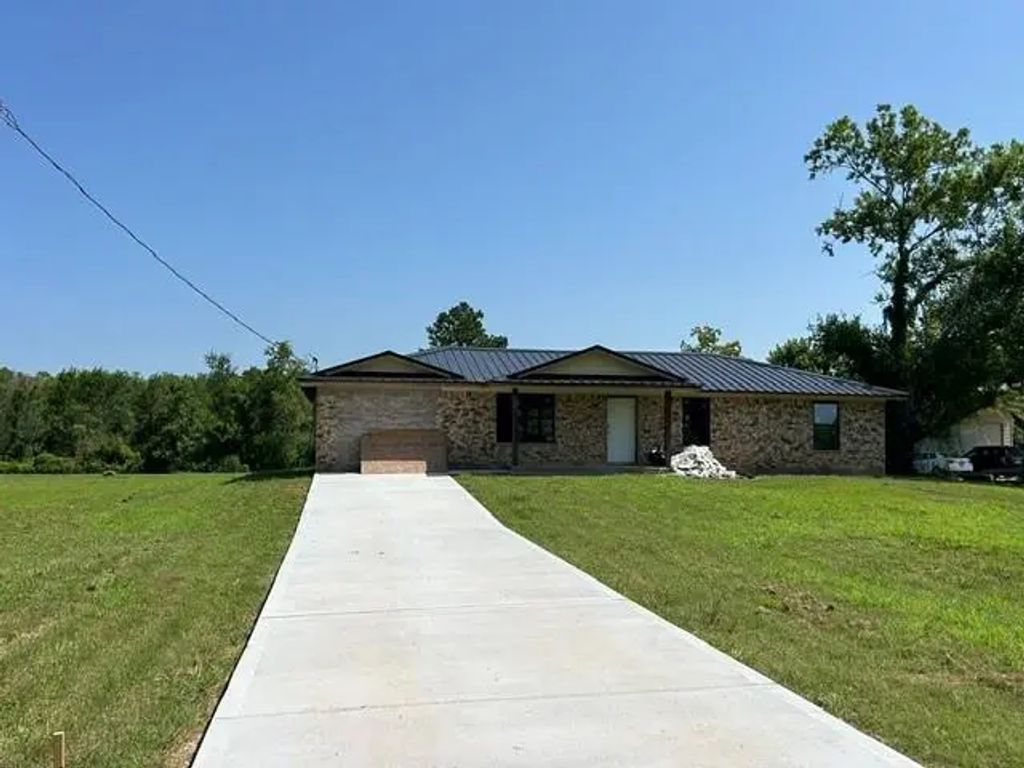 101 Smilie Crossing, Angleton