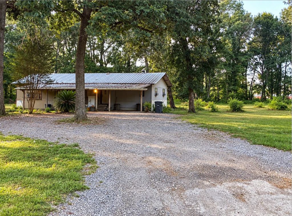 27138 S Oak Creek Drive, Splendora