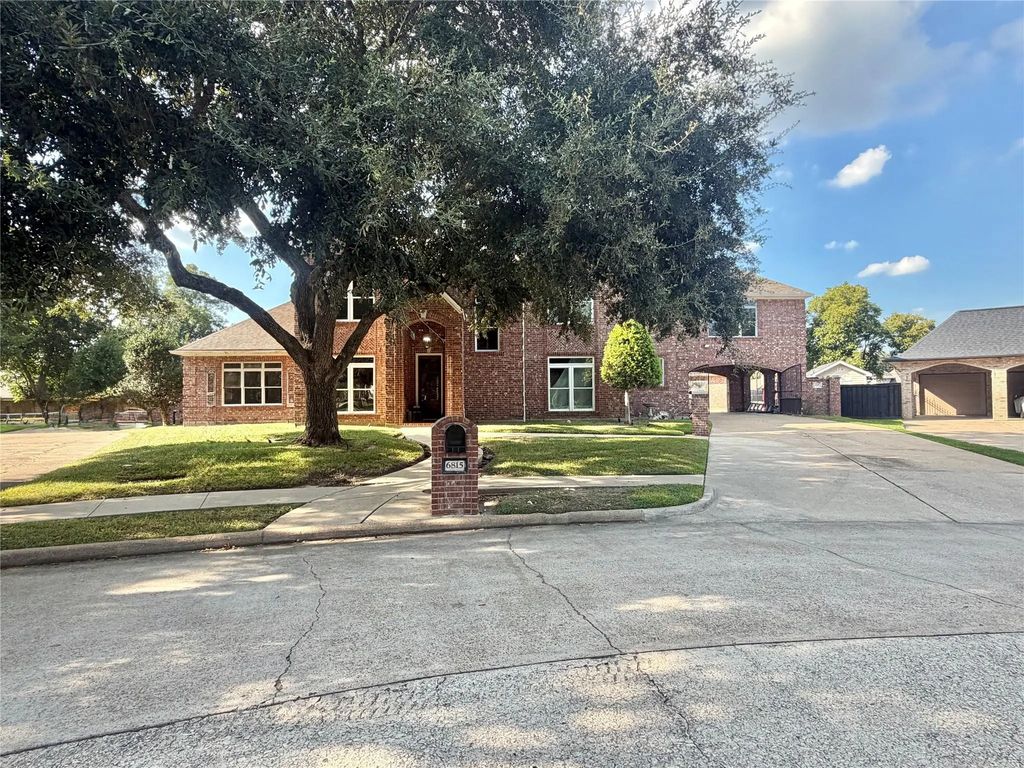 6815 Cedar Point Drive, Pasadena