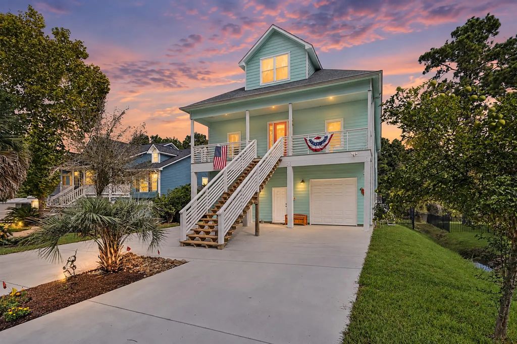 915 N Hunting Tower Run, Conroe