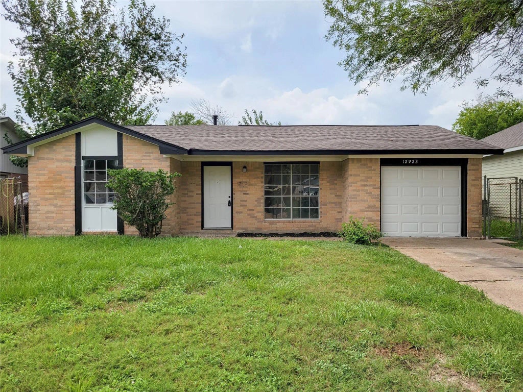 12922 Claygate Drive, Houston