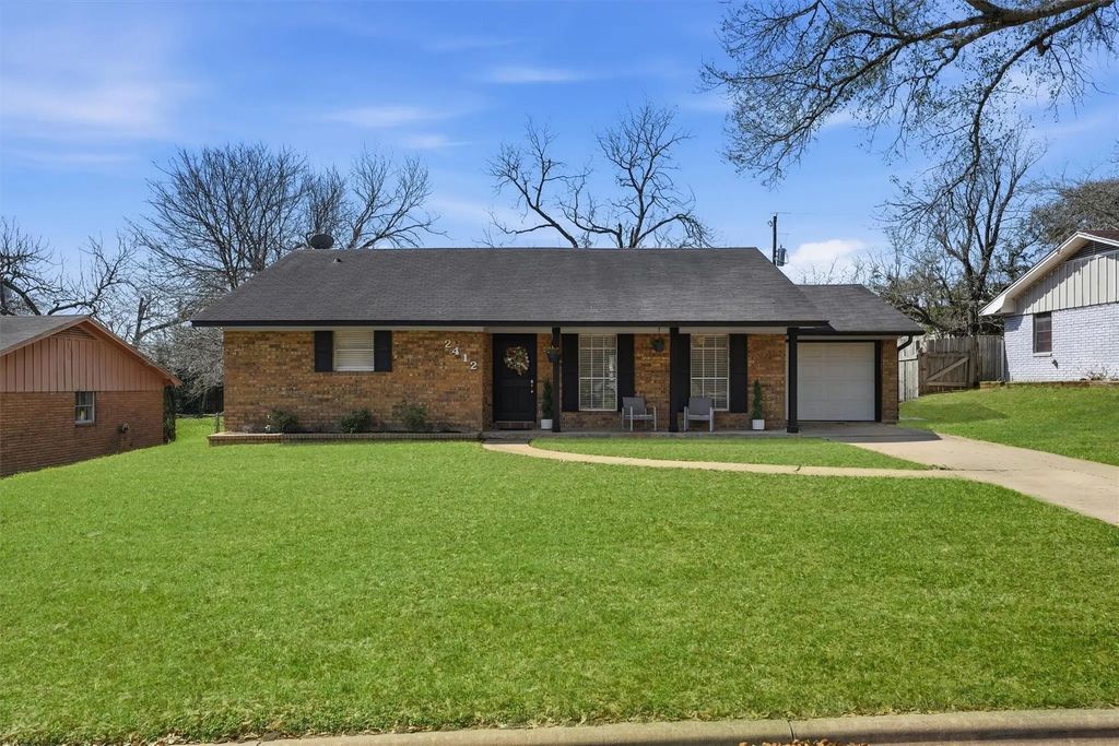 2412 Airline Drive, Brenham
