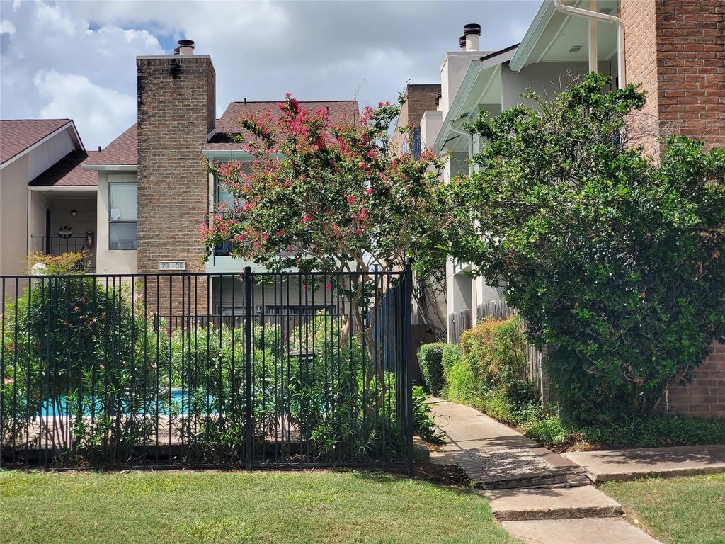 1818 Augusta Drive 29, Houston