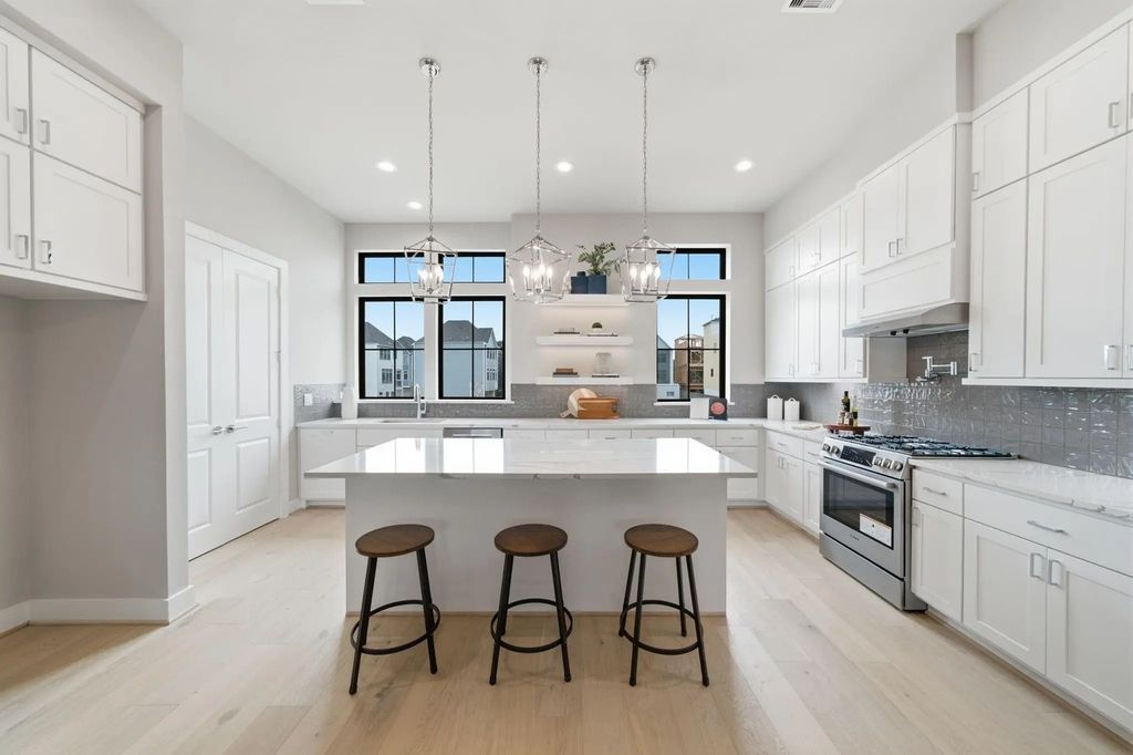 1715 Bologna Lane, Houston