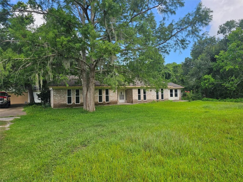 132 Otter Trail, Lake Jackson