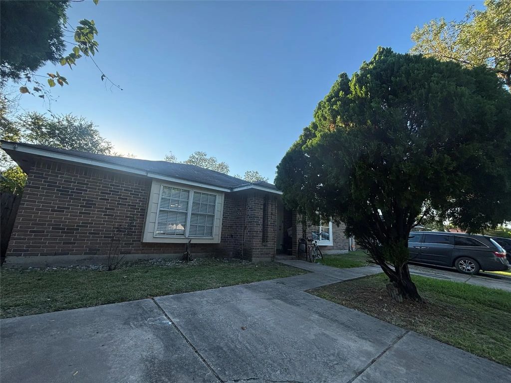 10041 Rosbrook Drive, Houston