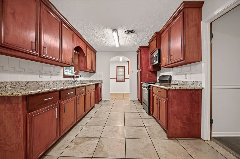 6027 De Moss Drive, Houston