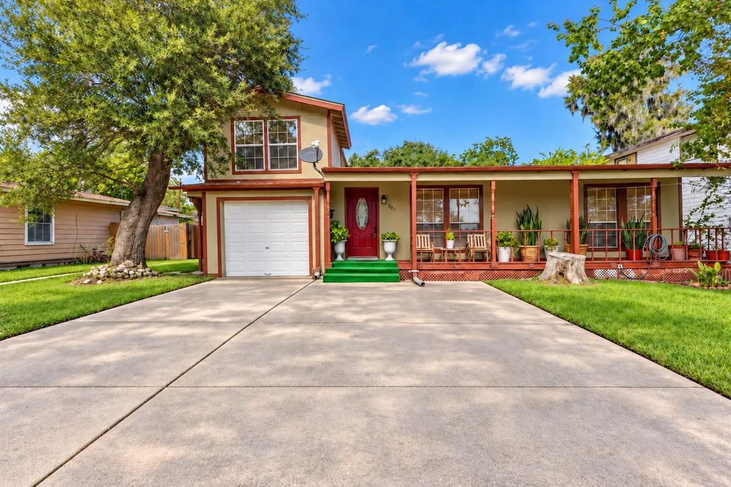 307 Azalea Street, Lake Jackson