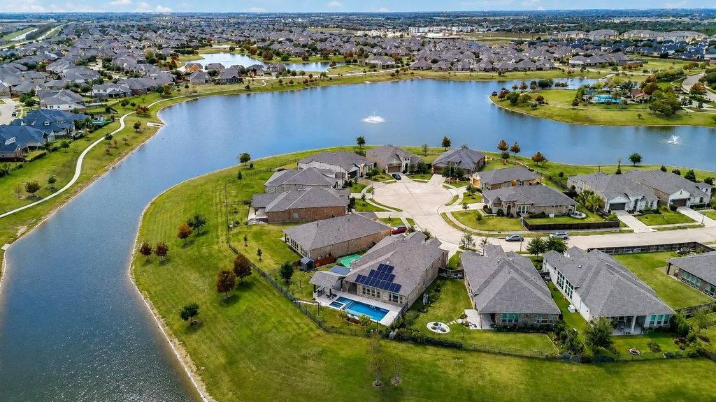 19903 Oakland Knoll Circle, Richmond