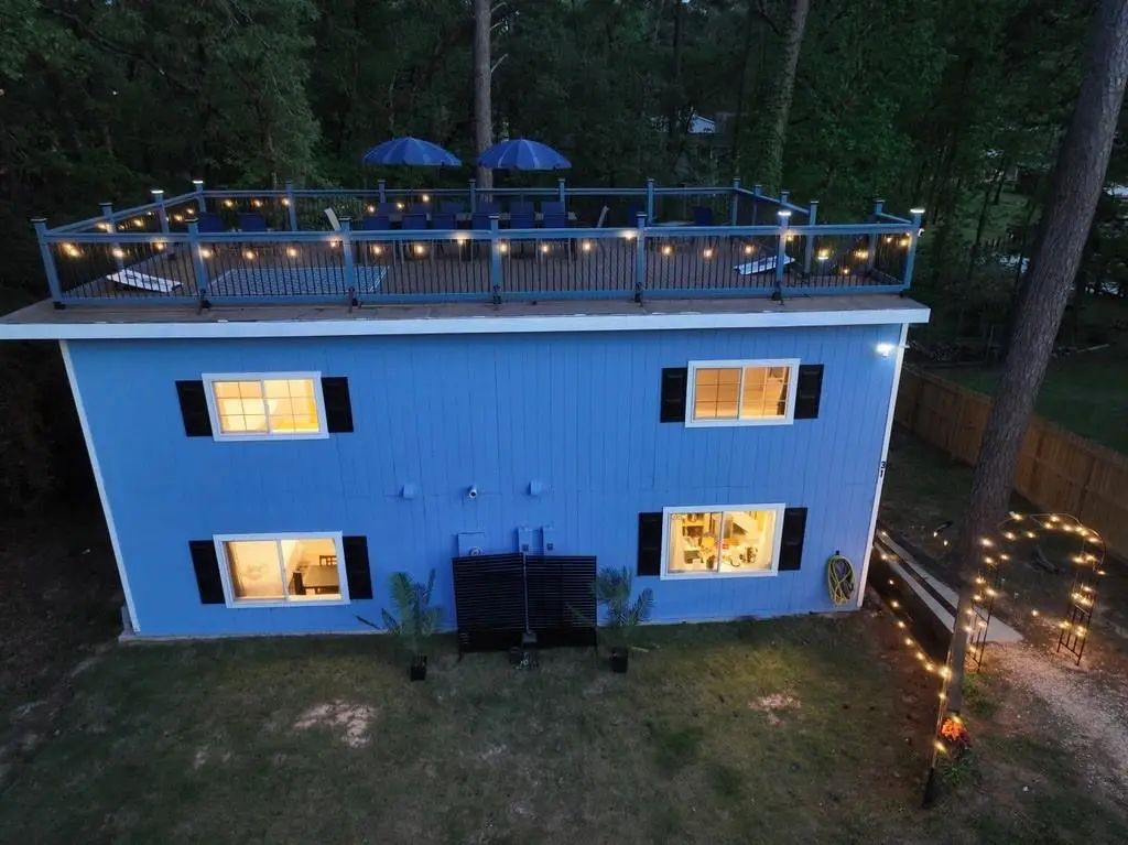 31 Paradise Loop, Point Blank