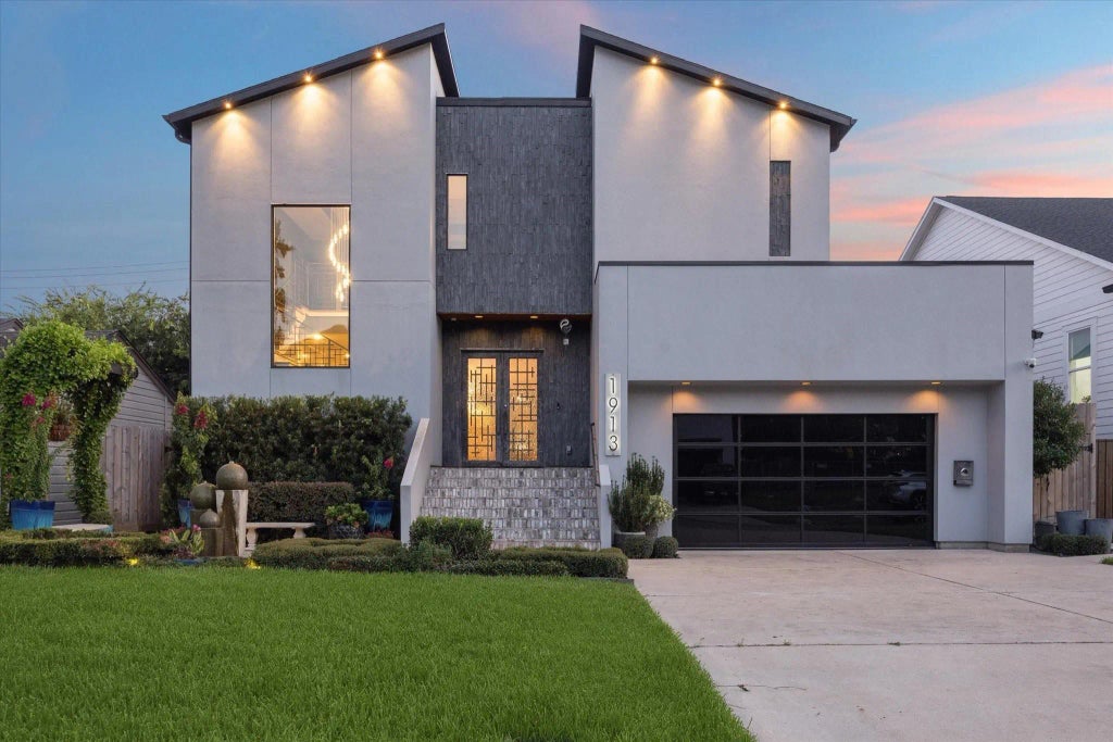 1913 Du Barry Lane, Houston