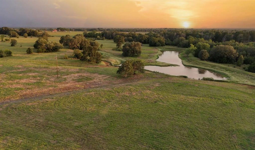 16 Round Top Farms Drive, Round Top