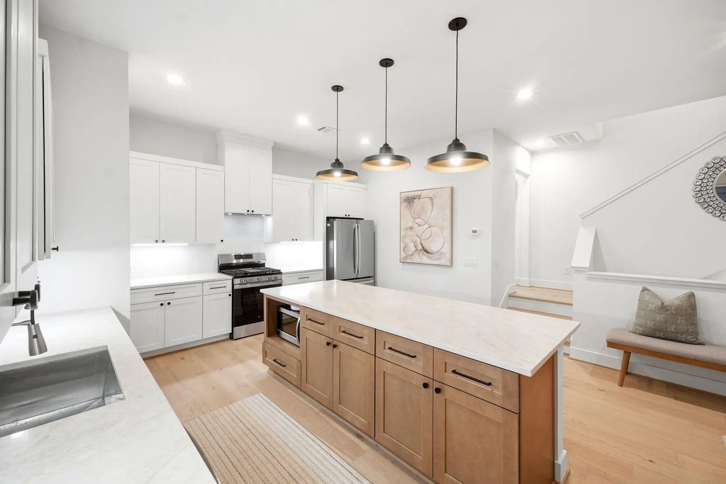 2212 Lou Ellen Lane B, Houston