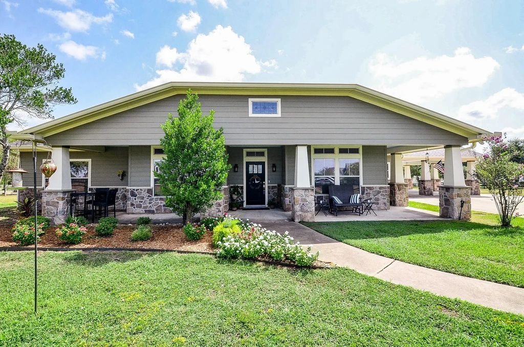 27644 Spring Hill Road, Hempstead