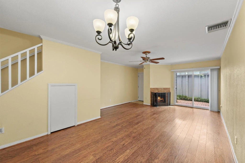 5050 Glenmont Drive F5, Houston