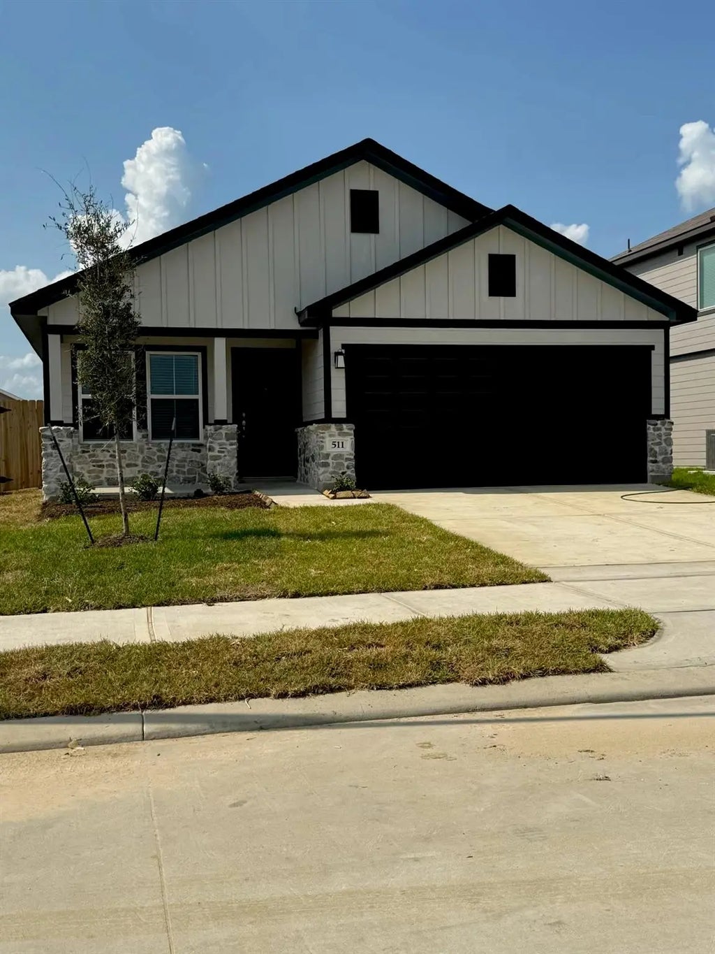 426 Magnetic Hill Dr, Crosby