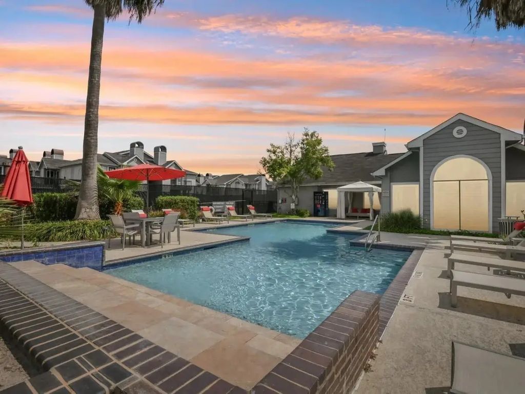 4211 Clay Hill Drive 1101, Houston