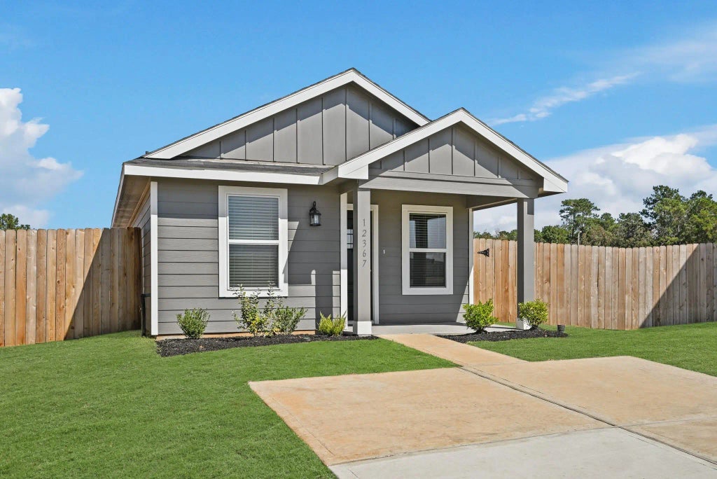 12367 Sword Point Court, Willis