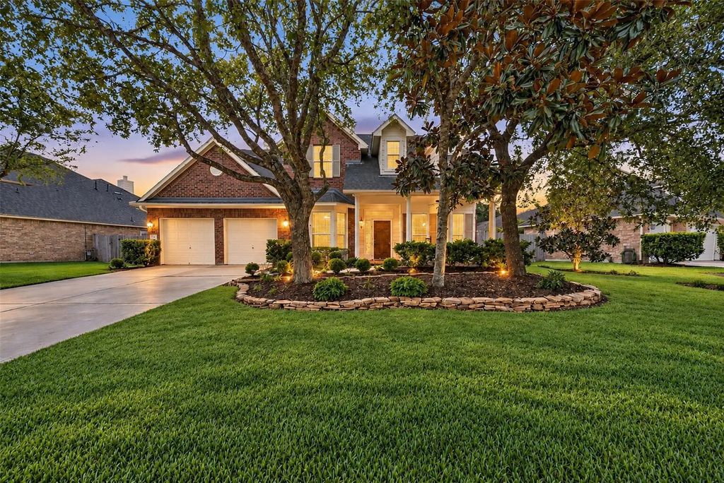 127 N Hawthorne Hollow Circle, The Woodlands