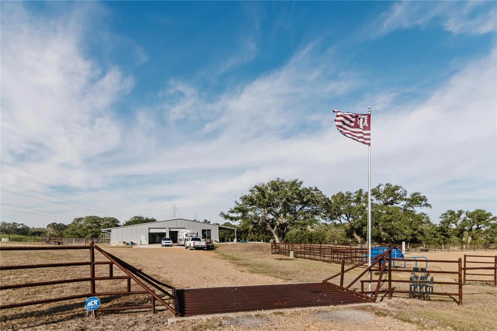 1440 Old Goliad Road, Cuero