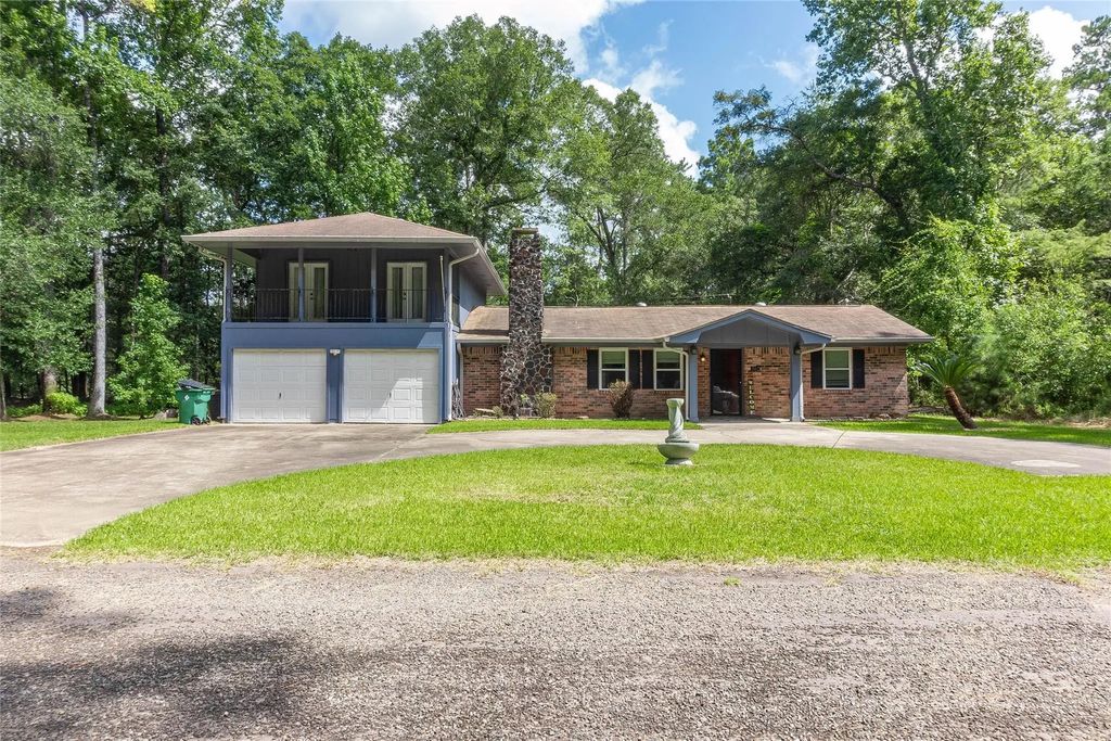 302 Oak Lane, Village Mills