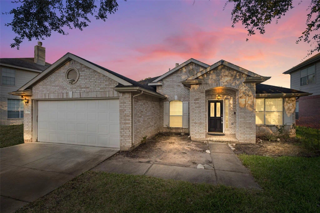 2719 Riverhollow Lane, Sugar Land