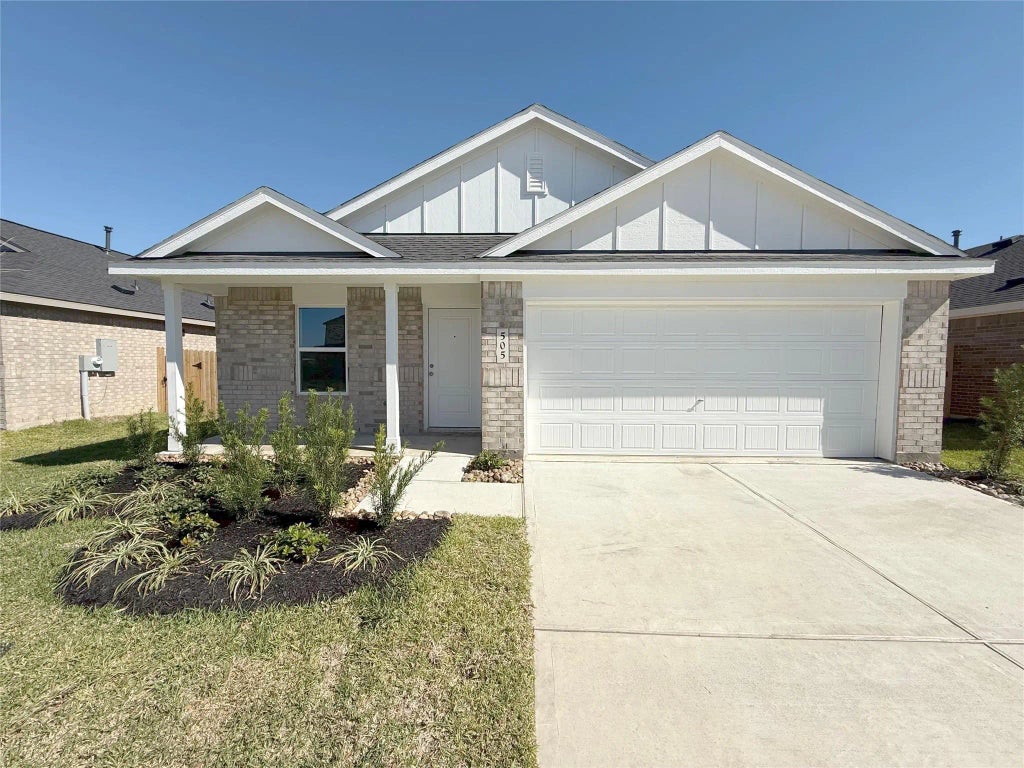 505 Robin Court, Angleton