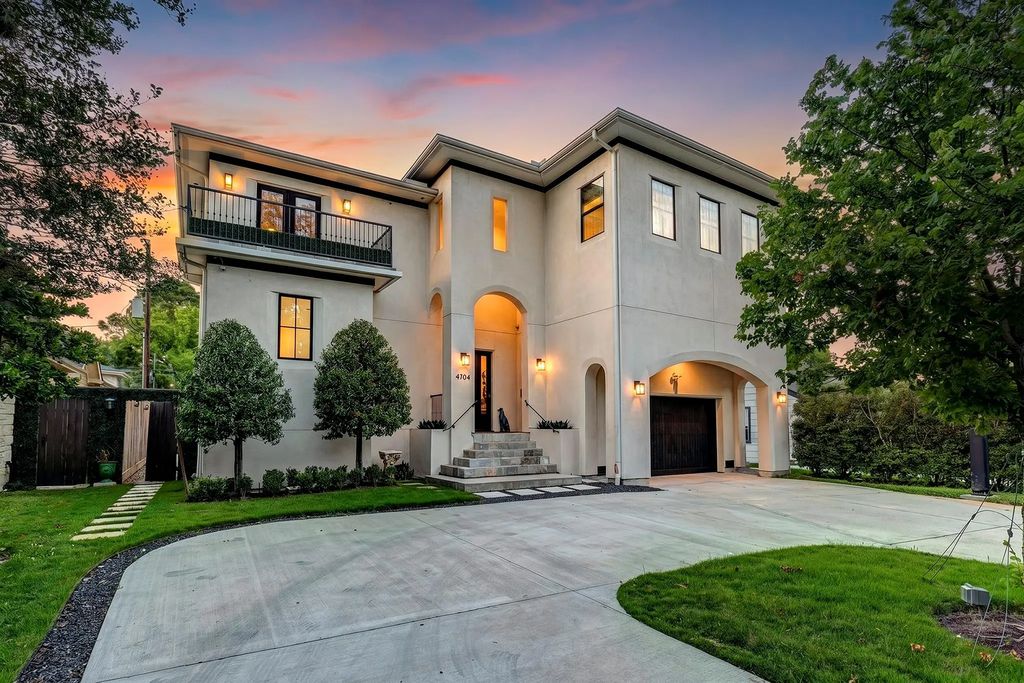 4704 Willow Street, Bellaire