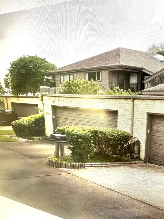 18240 Lakeside Lane, Houston