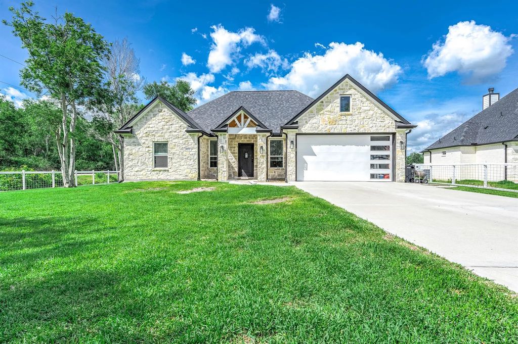 8032 Short Road, Needville