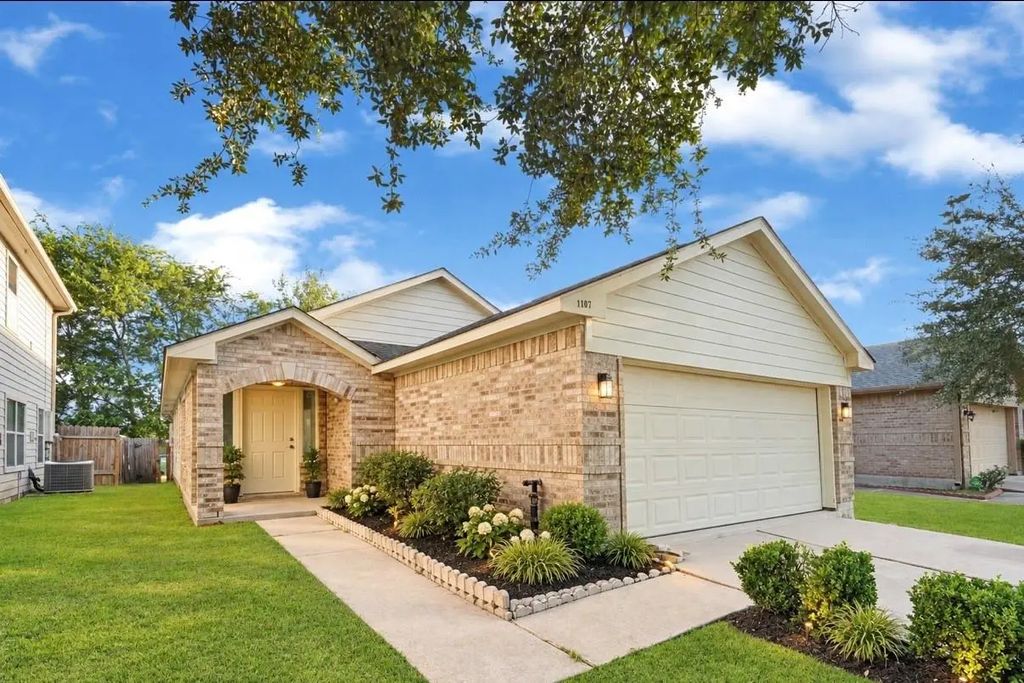 1107 Hampton Villa Lane, Houston
